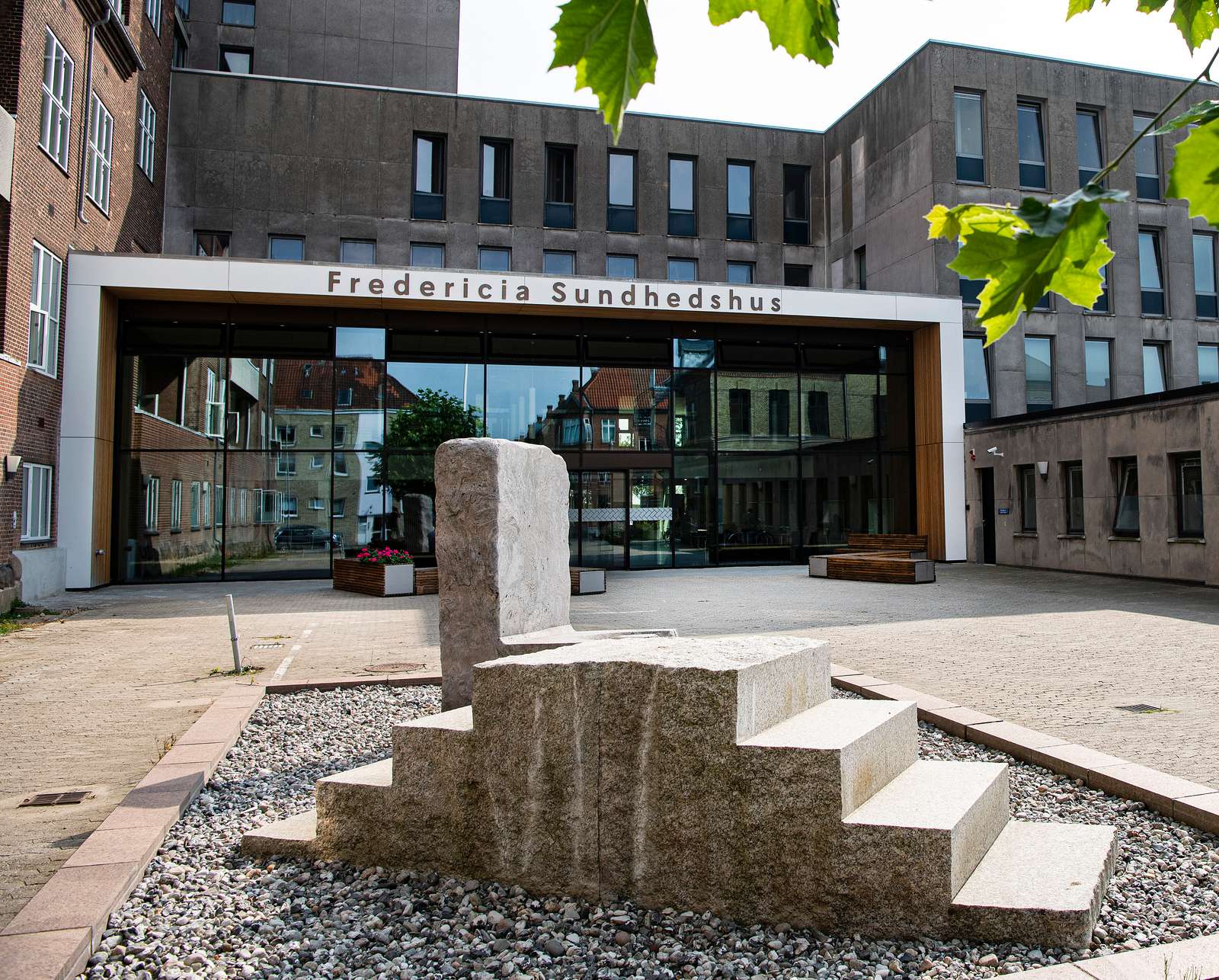 Billede der viser hovedindgangen på Fredericia Sundhedshus